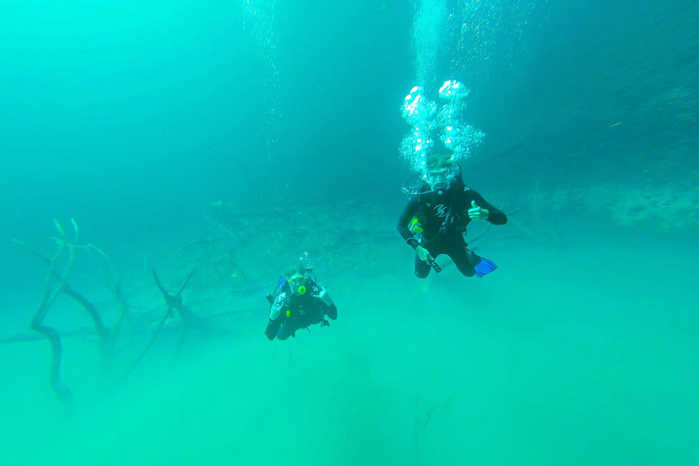 安吉利塔潜水天然井
